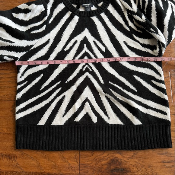 Weaker Retro Zebra Print Sweater‎ - Picture 8 of 9